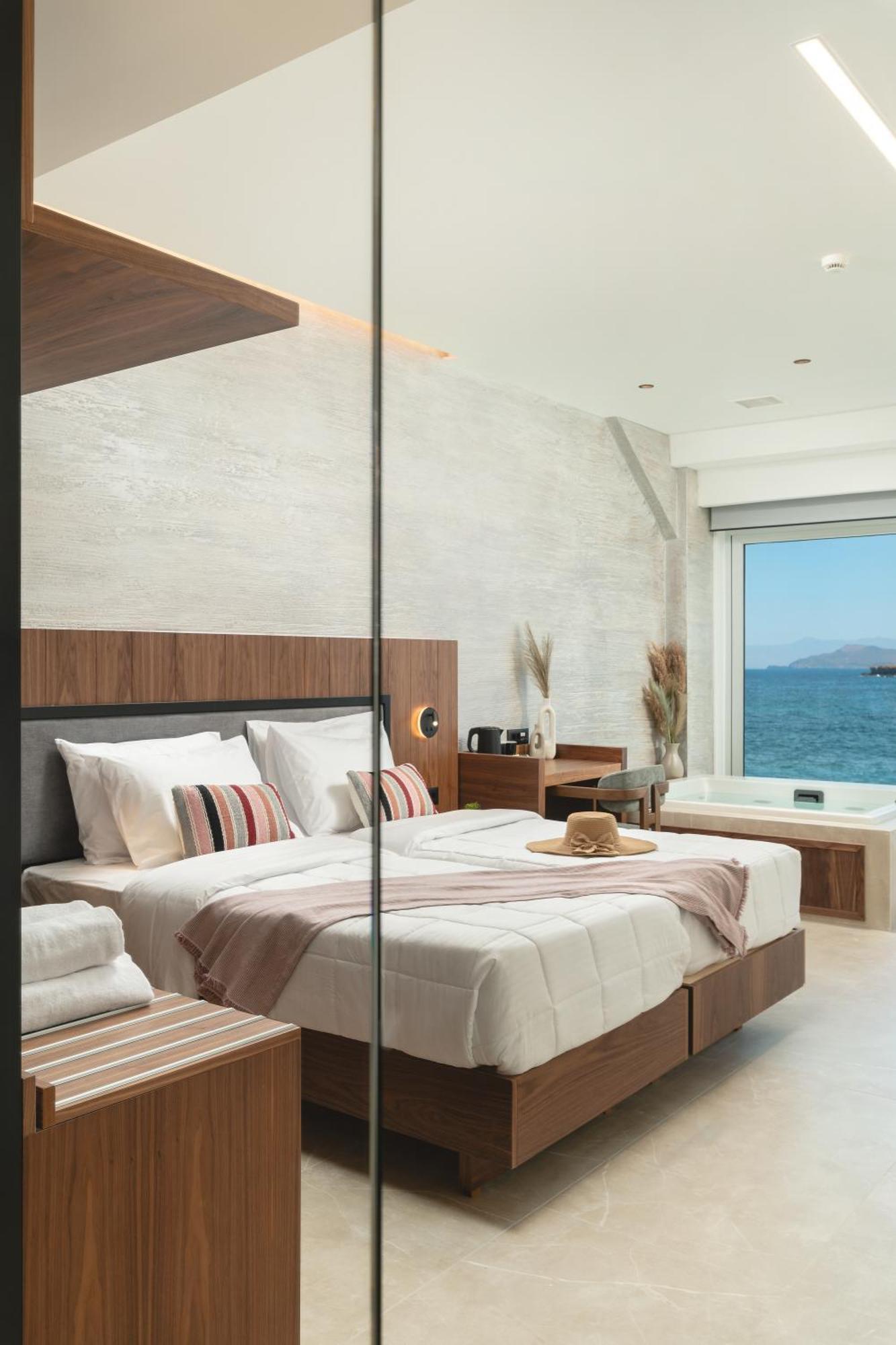 Elia Sea Suites Ханя Екстериор снимка
